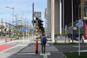 Verbrechen im „Vapiano“ auf Kirchberg / Geschlagen und gewürgt: Kameras halten Raubüberfall fest