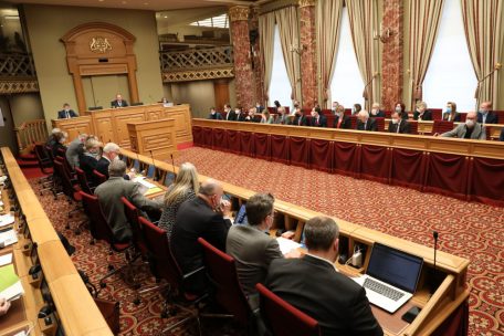 Dieschbourg-Rücktritt / „Der letzte Strohhalm, an den sie sich noch klammert“ – Stimmen aus dem Parlament