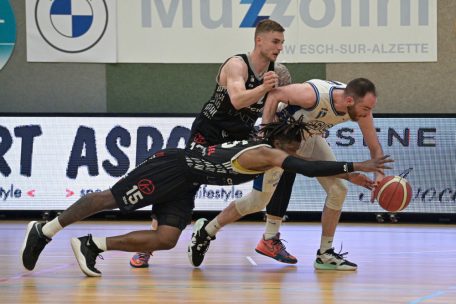 Es war ein harter Kampf, den sich Esch und D&uuml;delingen am Sonntag lieferten