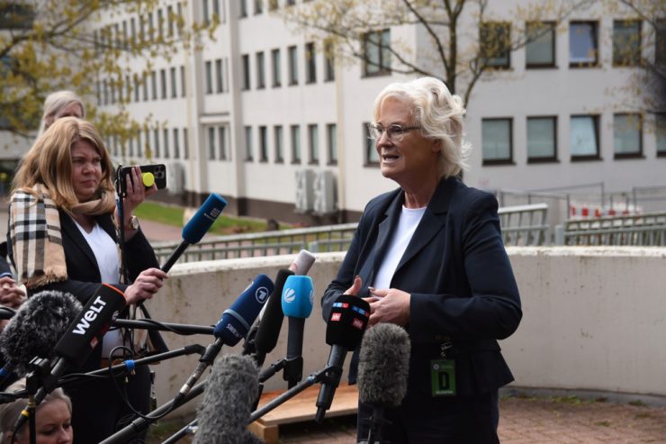 Ukraine-Krieg / Militär-Treffen in Ramstein – Deutschland sagt Ukraine Panzer zu