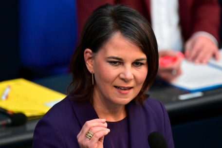 Deutschland / Fragestunde im Bundestag: Außenministerin Baerbock über den Ukraine-Krieg