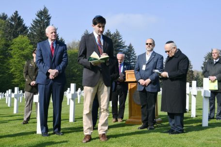F&uuml;r Jonathan Nathan war es eine Ehre, seinem Vorfahren zu einem richtigen Grabstein zu verhelfen