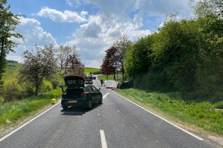 Verkehrsunfall / 59-Jähriger stirbt bei Überholmanöver zwischen Küntzig und Grass