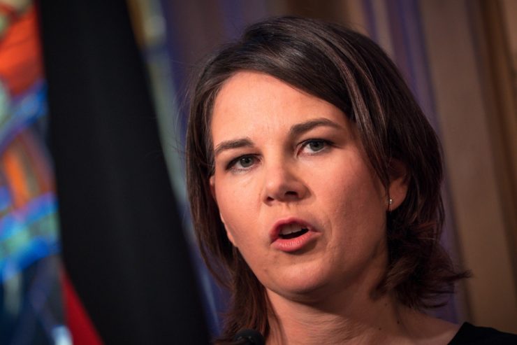 Interview / Gespräch mit der deutschen Außenministerin Annalena Baerbock über den Ukraine-Krieg