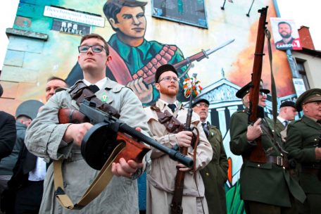 „Den Leuten Besseres bieten“ / Wie eine Partei in Nordirland vom Streit zwischen Katholiken und Protestanten profitiert