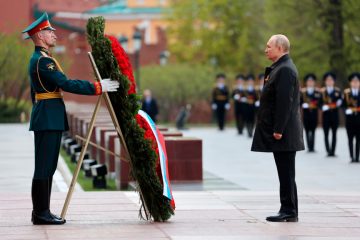 Siegestag in Russland / Putin begründet bei Militärparade Angriff auf Ukraine mit NATO-Aktivitäten