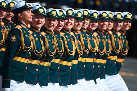 Russische Soldatinnen in Moskau bei der Parade&nbsp;