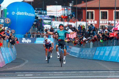 Giro /  4. Etappe: Kämna triumphiert auf dem Ätna