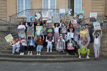 Die Qual der Wahl: Die Jury hatte mitunter Schwierigkeiten, unter mehr als einem Dutzend hochwertiger Entwürfe ein Siegerplakat auszumachen