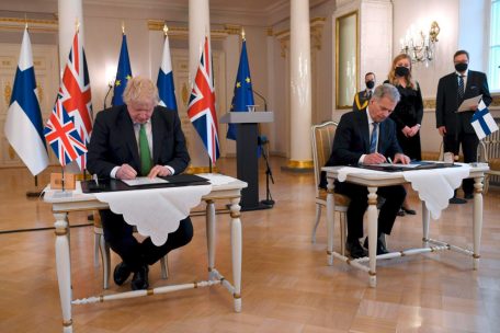 Analyse / Finnland und Schweden drängen in die NATO