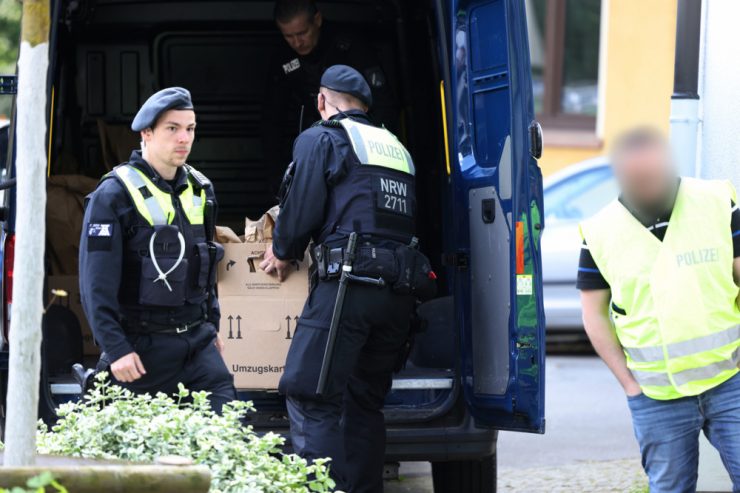 Deutschland / „Horrortat verhindert“? Großeinsatz wegen mutmaßlicher Anschlagspläne von 16-Jährigem