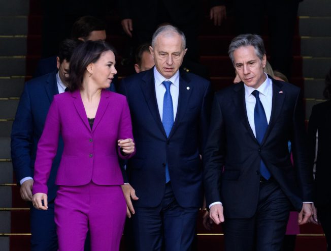 Deutschland / Diplomatie auf Hochtouren: Treffen der G7- und NATO-Außenminister