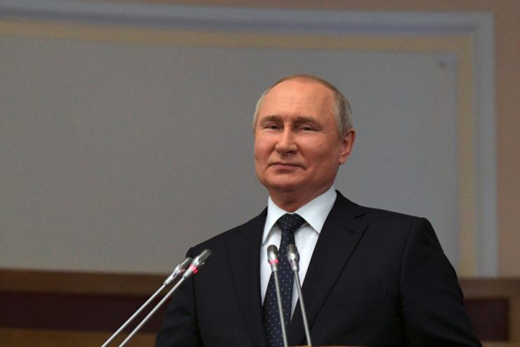 Gehirnwäsche im TV / Warum viele Russen die Lügen des Kremls aus vollem Herzen glauben