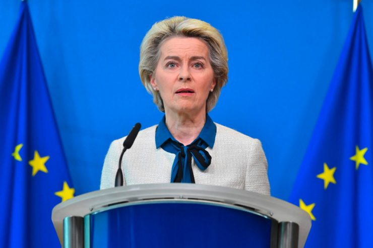 Brüssel / Von der Leyen verspricht Milliarden für Ukraine – doch die Finanzierung ist unklar
