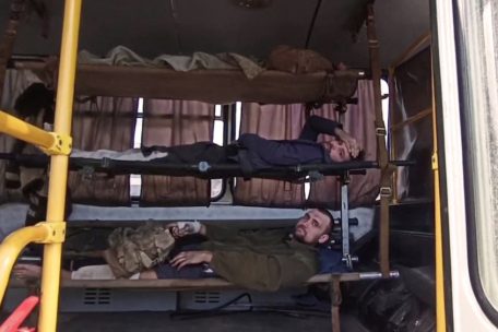 Unter dem Stahlwerk sollen sich bis zu 600 Verletzte befunden haben