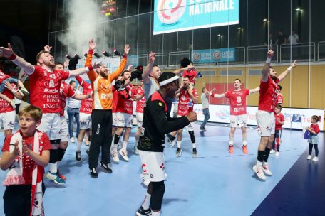 Die Differdinger feiern mit ihren Fans