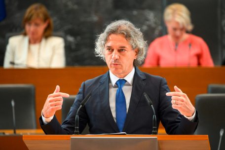 Robert Golob / Wie Sloweniens neuer Premier mit Sonnenenergie und sozialer Gerechtigkeit sein Land verändern will