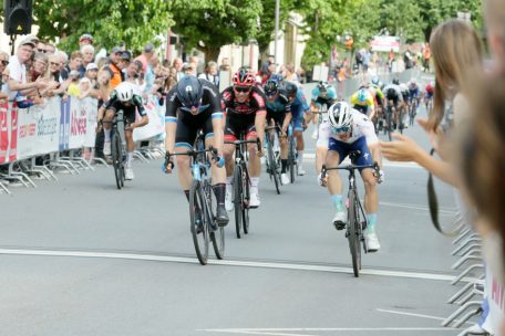 Emilien Jeannière (rechts) gewann ebenfalls knapp