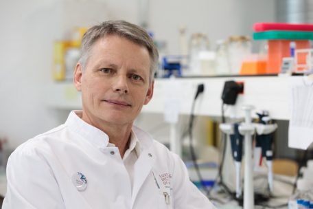 Affenpocken / Was genau sind eigentlich Pocken? Dermatologe Markus Ollert vom LIH über die Pusteln und Behandlungsmethoden