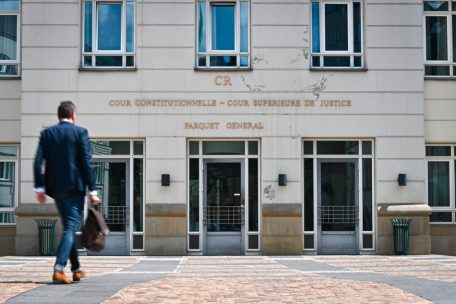 Justiz / Clinch zwischen Anwalt und Untersuchungsrichter