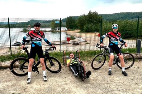2.800 Kilometer durch Frankreich / „Tour de Force“ für den guten Zweck: Stefan Lafontaine und Kim Simon sammeln für ein Handbike