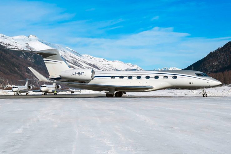 Sanktionen / US-Behörden suchen zwei Jets von Roman Abramowitsch – mit Bezug zu Luxemburg