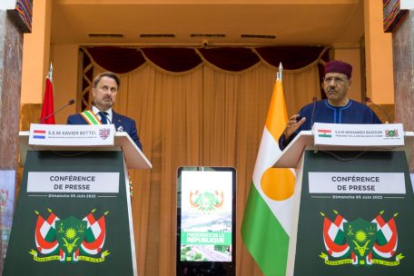 Mission in Afrika / Per Du im Niger: Xavier Bettel und Franz Fayot besuchen langjährigen Kooperationspartner