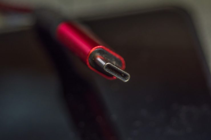 EU-Novelle / Später Erfolg beim Ladekabel