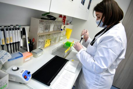  Luxemburg / „Santé“ meldet 577 Neuinfektionen über das verlängerte Wochenende – ein weiterer Todesfall