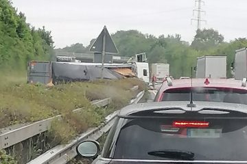 Trier / Lkw durchbricht Mittelleitplanke – Luxemburg-Autobahn bei Trier gesperrt