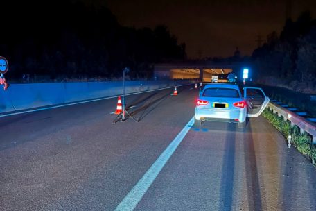 Die Fahrerin hielt aus bisher unbekannten Gr&uuml;nden auf der Pannenspur an