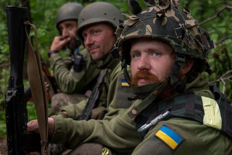 Ukraine-Krieg / Etwa 10.000 ukrainische Soldaten getötet – Besatzer händigt in ukrainischem Gebiet russische Pässe aus