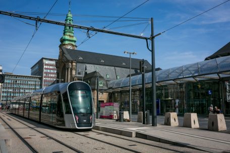 Luxemburg-Stadt / Rund ein Dutzend Menschen prügeln sich im Luxemburger Bahnhofsviertel – Polizei schreitet ein