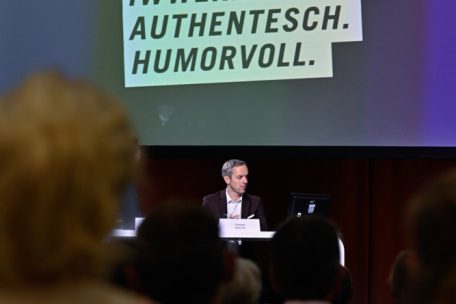 Auch das will die Partei künftig alles sein … Im Vordergrund Kongresspräsident Georges Mischo mit doch skeptischem Blick