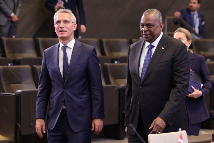 NATO / Mehr Waffen für die Ukraine, mehr Präsenz an der Ostflanke