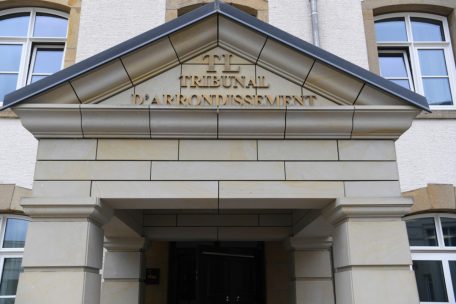 Justiz / Er wollte der Familie von Regierungsmitgliedern Gewalt antun