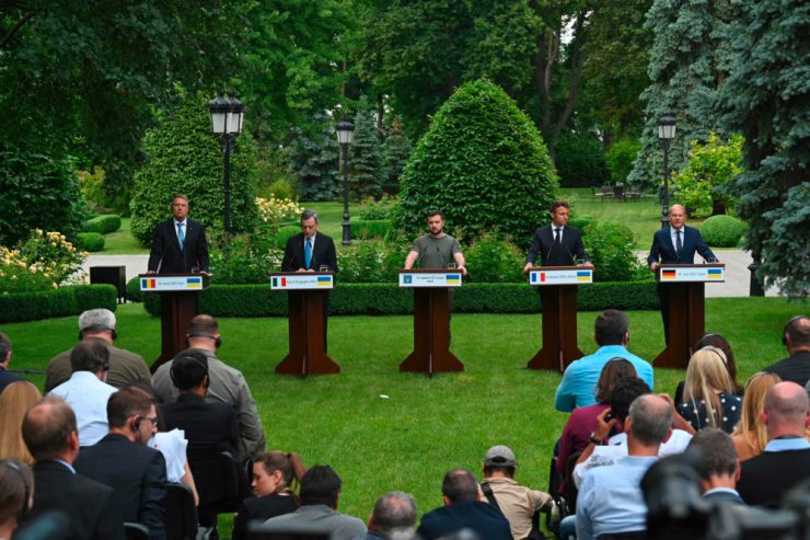 Ukraine / Überfälliger Besuch: EU-Schwergewichte sichern Selenskyj Unterstützung zu