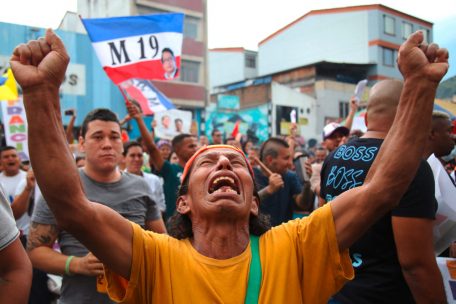 Petro-W&auml;hler feiern in Cali:&nbsp;Ein Gro&szlig;teil seiner Anh&auml;nger rekrutiert sich aus einer Protestbewegung