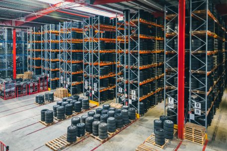 Unter anderem&nbsp;Sommer- und Winterreifen f&uuml;r Werkst&auml;tten werden in D&uuml;delingen eingelagert