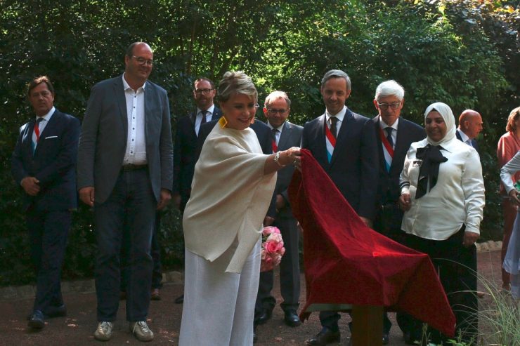 „Stand Speak Rise Up“ / Eine Rose als Zeichen der Resilienz im Kampf gegen sexuelle Gewalt als Kriegswaffe