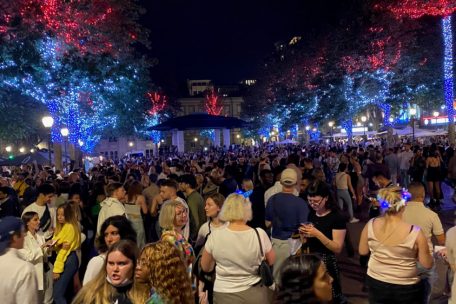 Luxemburg-Stadt / Fähnchen schwenkend, springend, tanzend: So feiert die Hauptstadt am Vorabend vom Nationalfeiertag