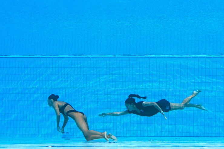 Schwimmen / WM-Schock: Trainerin zieht ohnmächtige Sportlerin aus dem Wasser