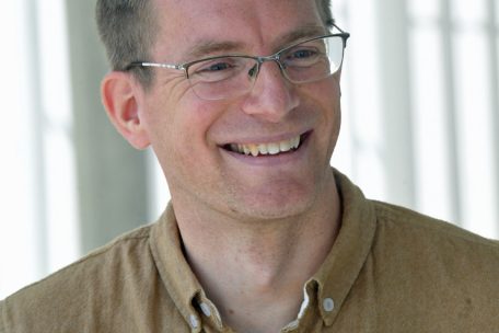 Immer öfter wird Philip Crowther mittlerweile von anderen erkannt. Als offener Mensch findet er das ganz praktisch, um neue Leute kennenzulernen.