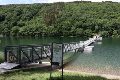 Stausee / Zerstörte Schwimmbrücke ist am Montagnachmittag wieder begehbar