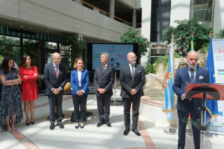 Ehrengäste des italienischen Nationalfeiertags (v.l.): die Tochter des italienischen Botschafters in Luxemburg und seine Ehefrau Giovanna Brasioli, der Präsident des Europäischen Gerichtshofs, Koen Lenaerts, Familienministerin Corinne Cahen, Hofmarschall Paul Dühr, der Präsident der Region Emilia-Romagna, Stefano Bonaccini, und der italienische Botschafter in Luxemburg, Diego Brasioli