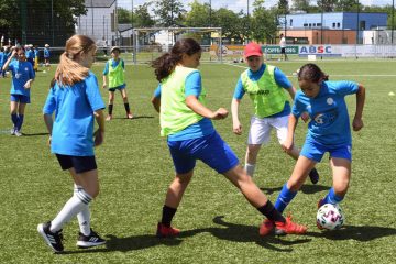 Fußball / Nachwuchsdribblerinnen gesucht: 100 Mädchen kicken beim „Girls Foot Day“ 