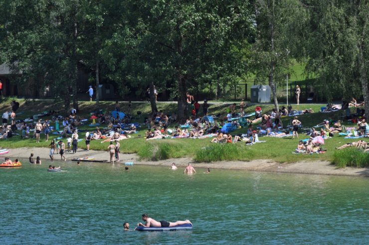 Belegte Parkplätze / Erneut viel Verkehr rund um den Stausee – Polizei sperrt mehrere Zufahrten
