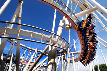 Bei Metz / Der Walygator-Park bietet Achterbahnen, Karussells und vieles mehr