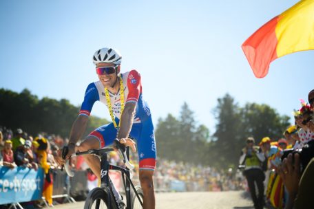 Sichtlich zufrieden fuhr Kevin Geniets nach der Etappe in Richtung Team-Bus