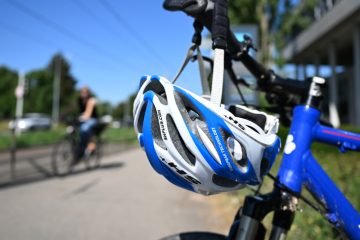 Polizei / Radfahrer nach Unfall bei Simmerfarm schwer verletzt